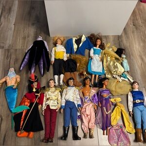 Lot of mostly vintage Disney Dolls/barbies
